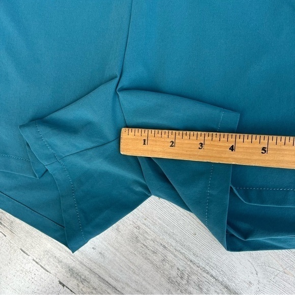 Athleta Short Pants Size 8 Womens Casual Athleisure Wear - Picture 14 of 15